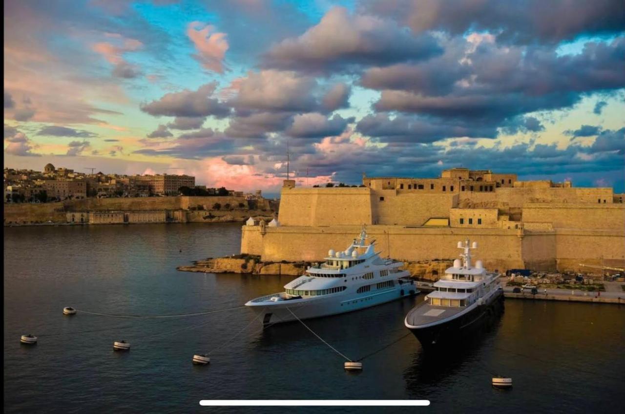 Stunning Holiday Home With Gorgeous Harbour Views Senglea Exteriör bild
